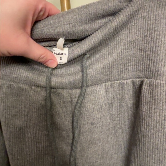 Halara Lounge Sweat Pant Small New in Package Ribbed High Waist MSRP $53.95 - Picture 3 of 5